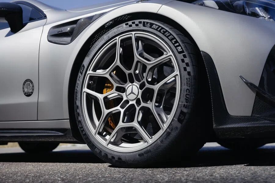 Mercedes-amg cle 646 spezialanfertigung toon dat amg het nog steeds in zich heeft