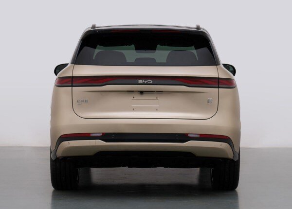 Byd’s new high-tech 5-seat electric suv revealed with 690 hp and dual 30″ screens