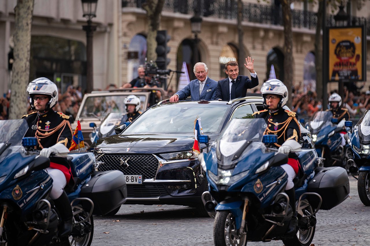 ds7-presidentiel-charles-3-macron-champs-elysees-02