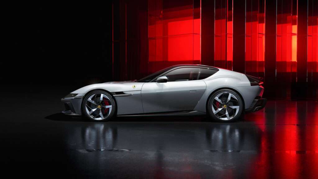 New_Ferrari_V12_ext_07_Design_white_media-1024x576