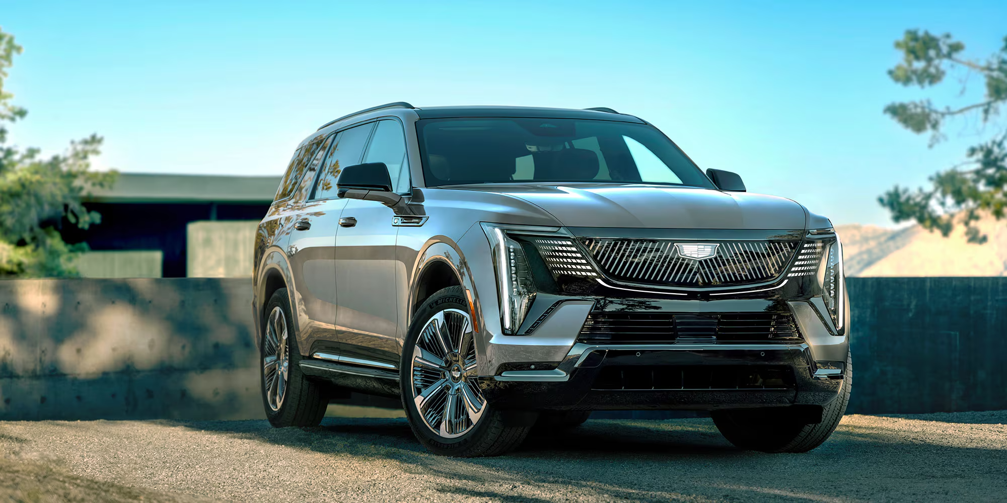 my26-escalade-iql-gallery-exterior-modal-front-passenger-side-v2