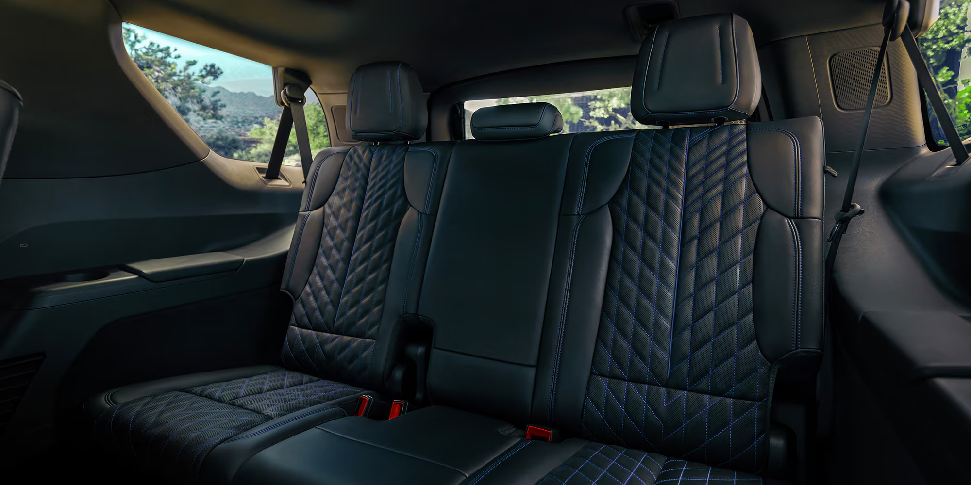 my26-escalade-iql-gallery-interior-modal-rear-seat-v2