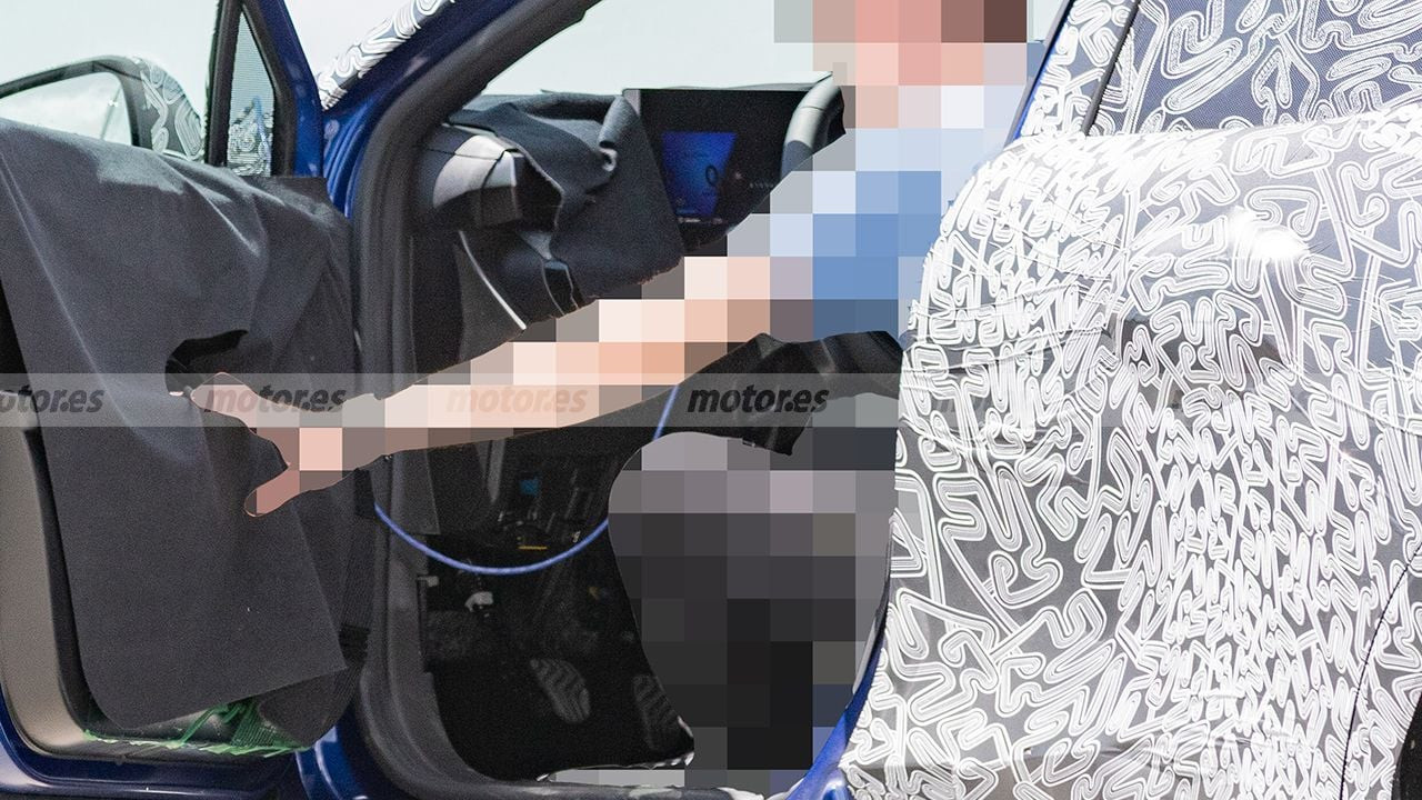 interior-renault-clio-2026-fotos-espia-2025108299-1747989131_3