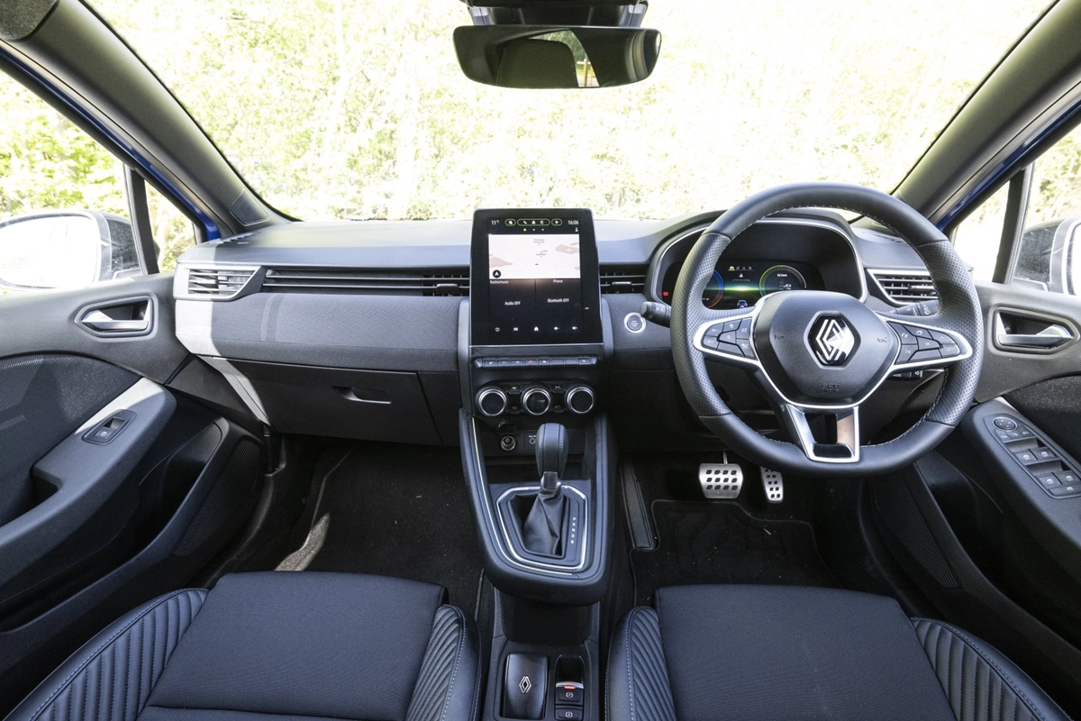 101-renault-clio-2024-interior