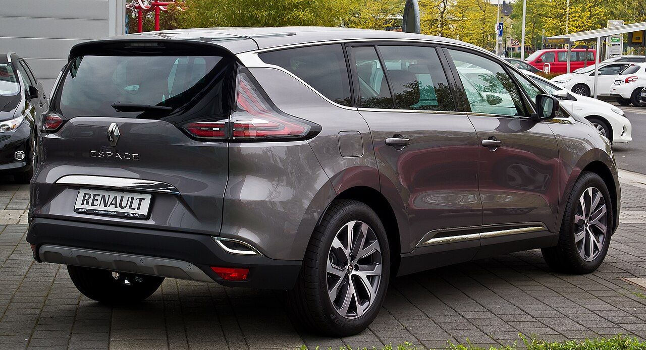 Renault_Espace_Intens_ENERGY_dCi_160_EDC_(V)_–_Heckansicht,_2._Mai_2015,_Düsseldorf