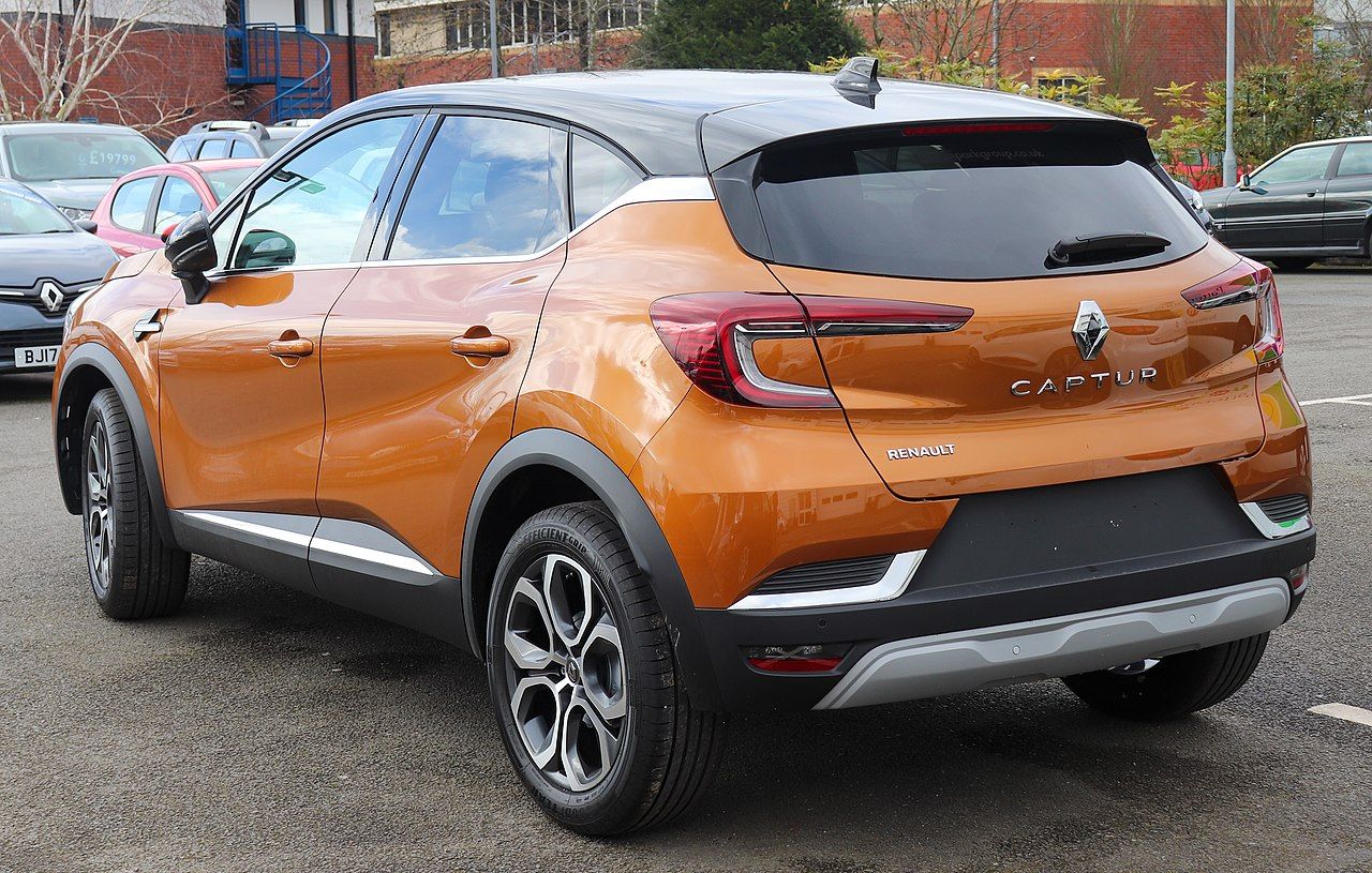 1280px-2020_Renault_Captur_S_Edition_Rear_(1)
