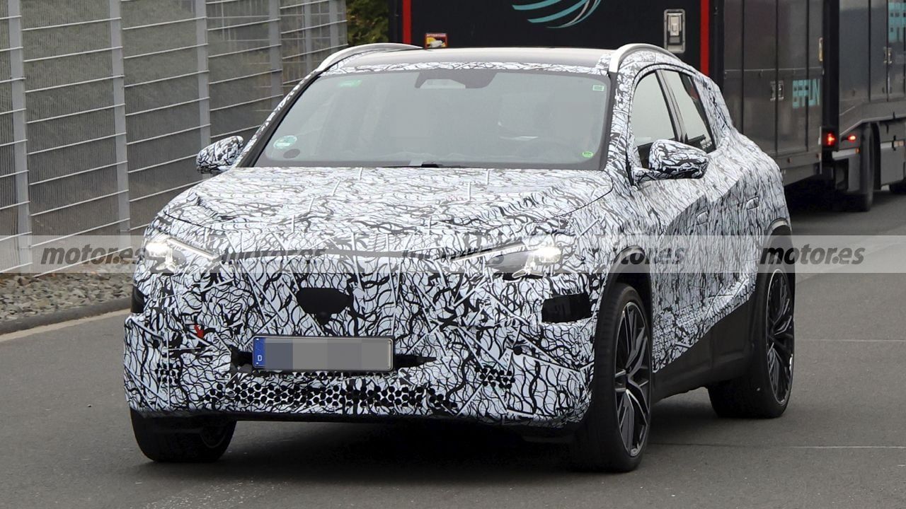 mercedes-gla-eq-amg-2027-fotos-espia-2025110520-1760514422_1