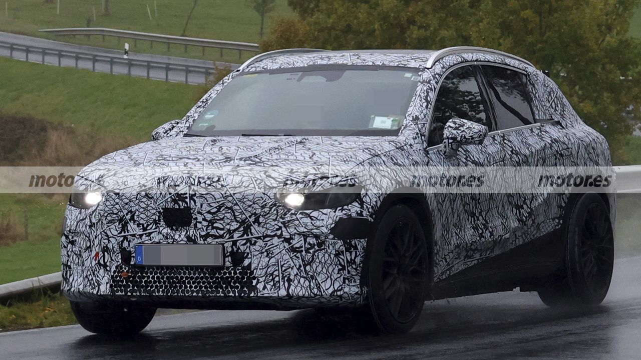 mercedes-glc-eq-amg-interior-fotos-espia-2026-2025110865-1762244028_3