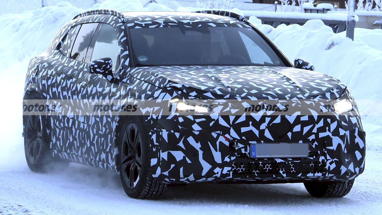 mercedes-amg-gt-suv-2027-fotos-espia-2026112439-1770375918_7