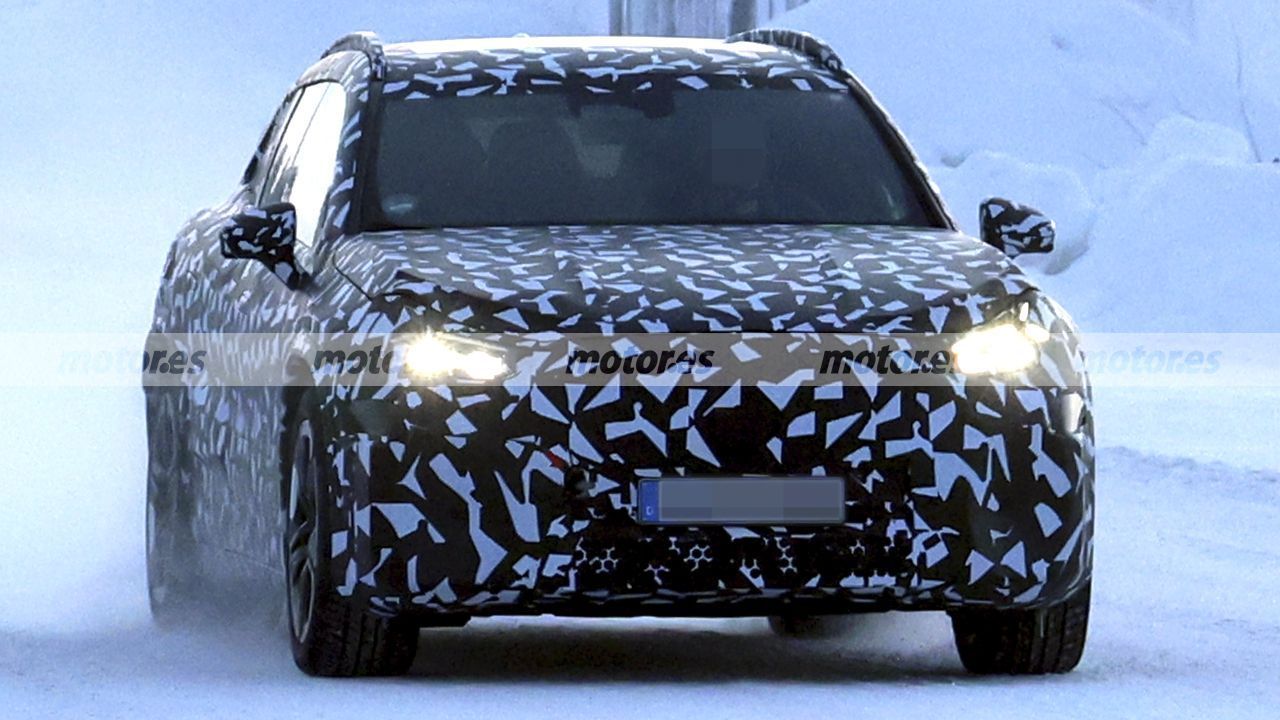 mercedes-amg-gt-suv-2027-fotos-espia-2026112439-1770375912_1