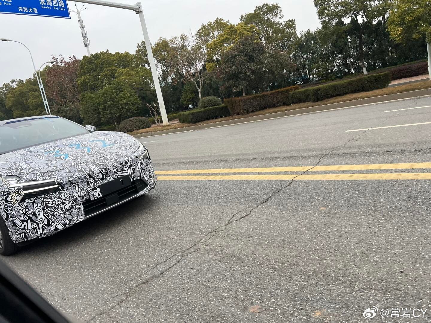 4a0cb7c7ly1i9xjuf651kj21400u0alf