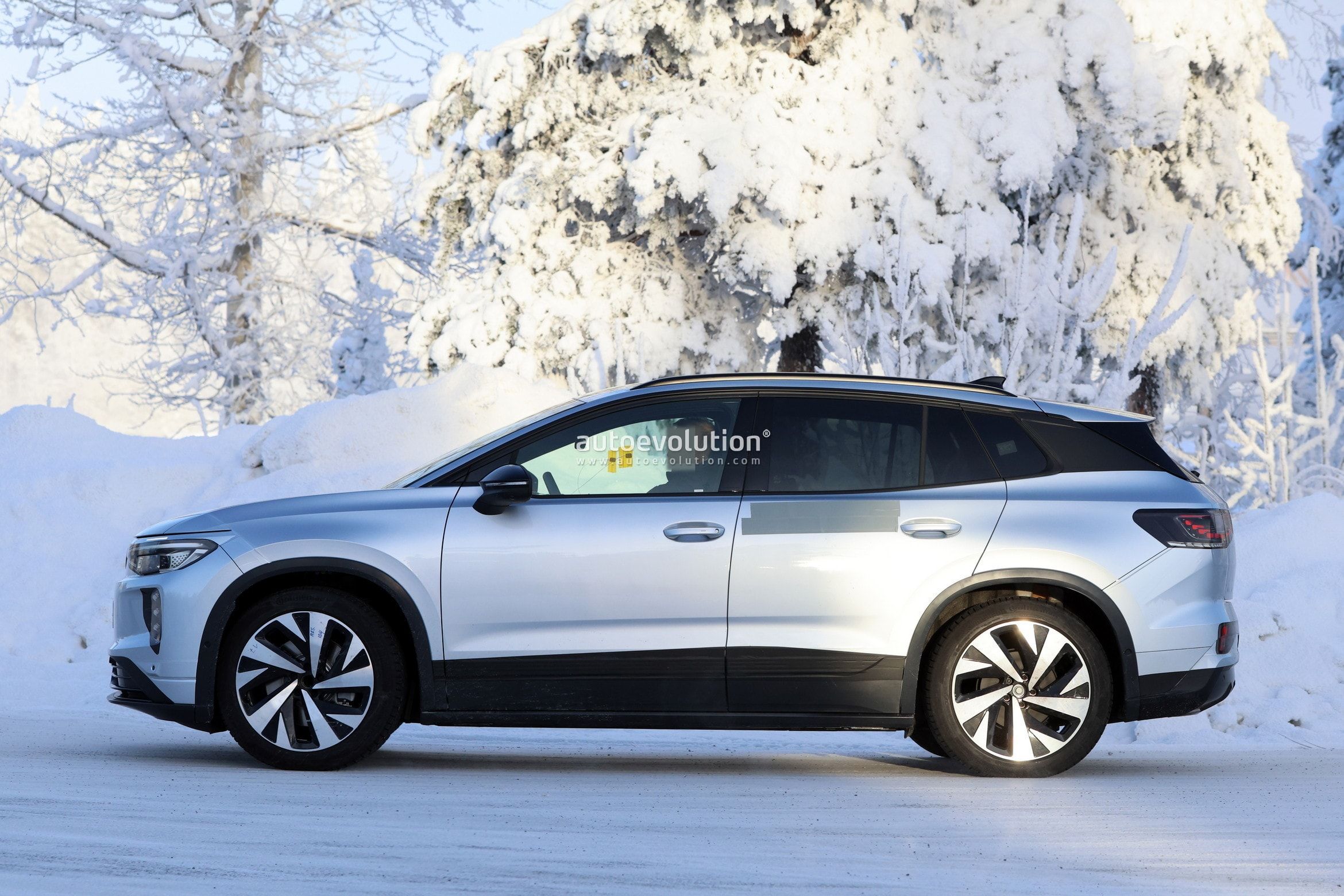 2027-vw-id-tiguan-spied-its-the-id4s-direct-successor_10