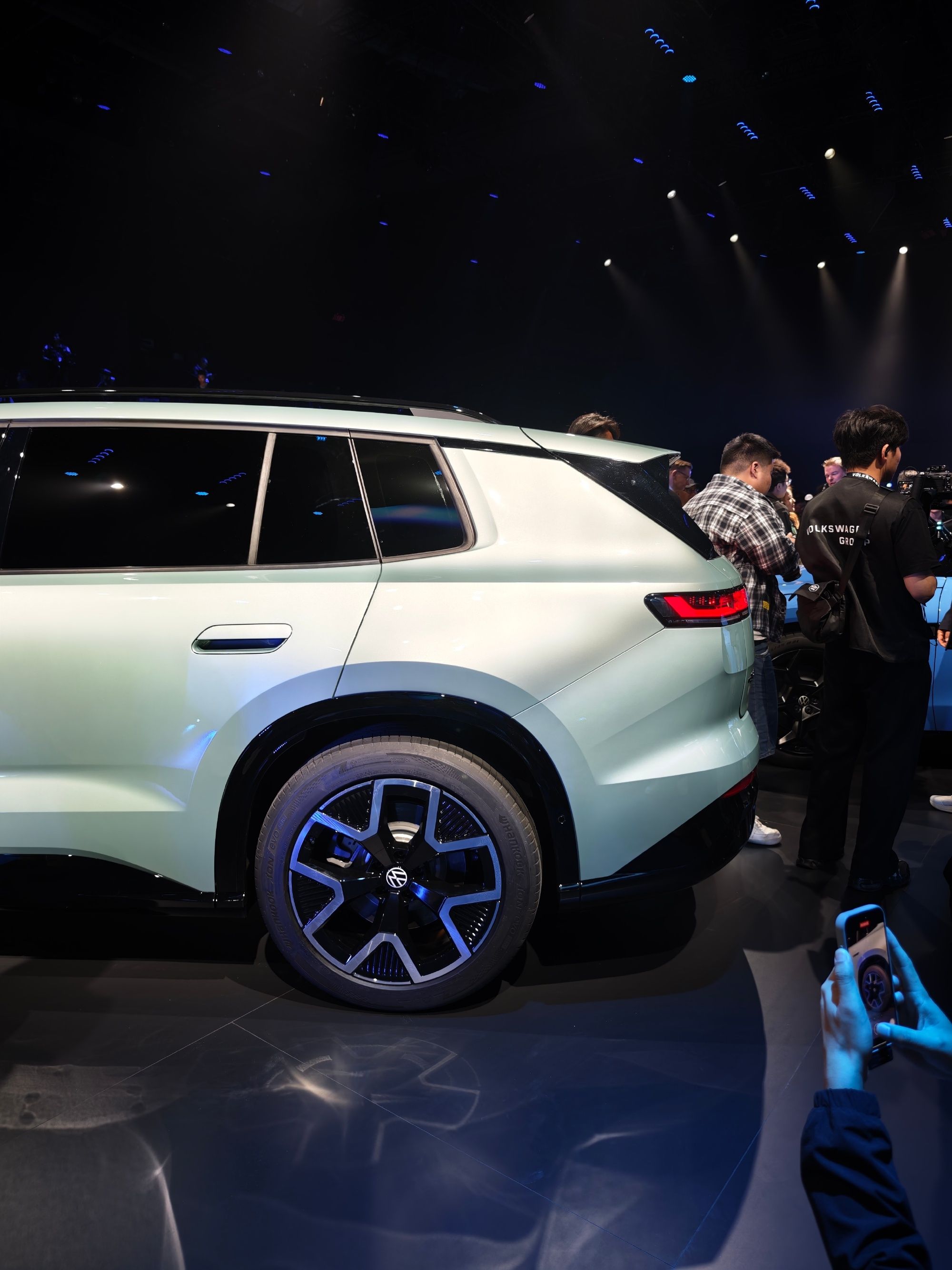 74602355ly1icerau5z96j22dc35se81