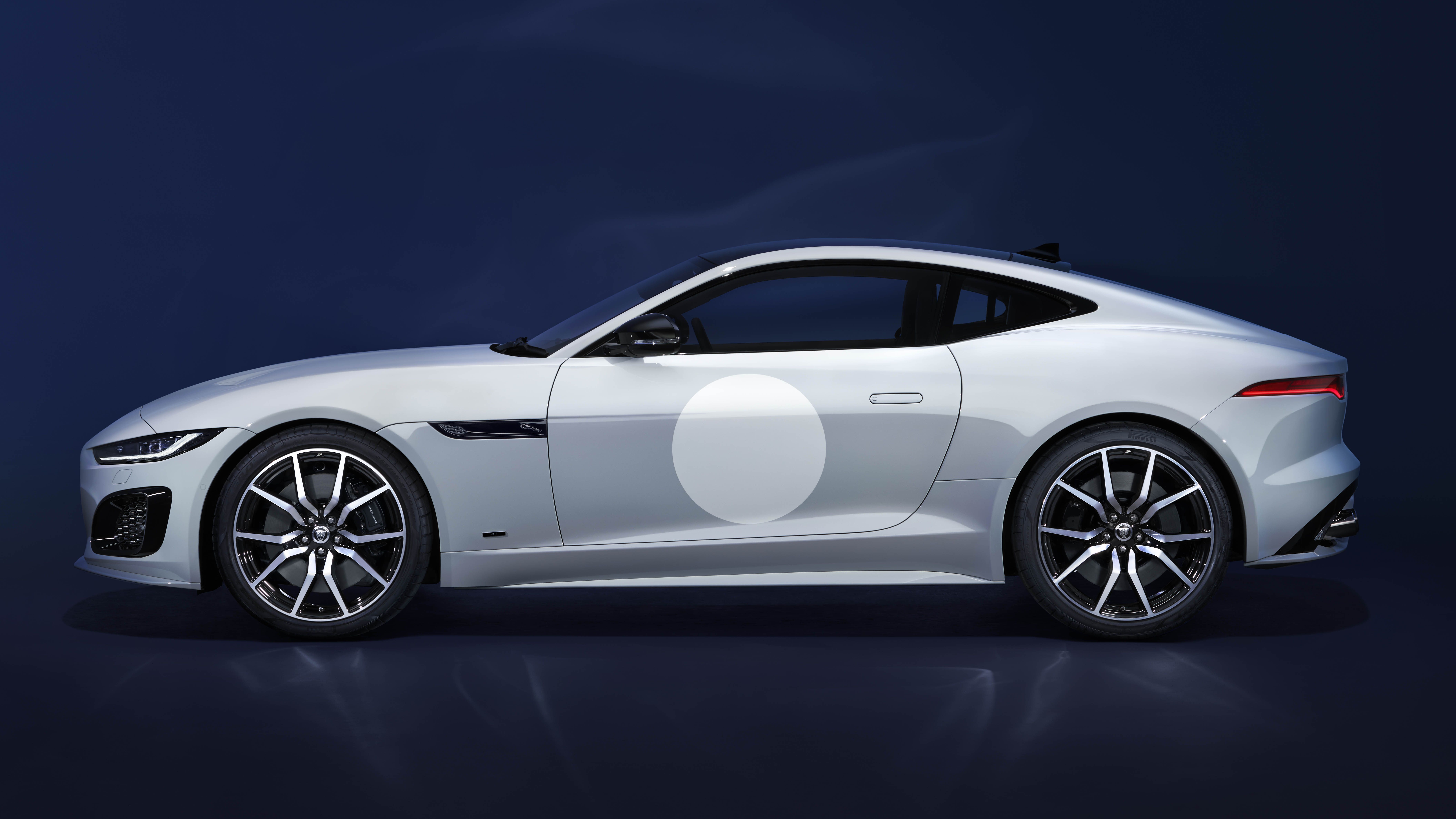006_Jag_F-TYPE_24MY_ZPEdition_Exterior_Side_CrystalGrey_PR_111023