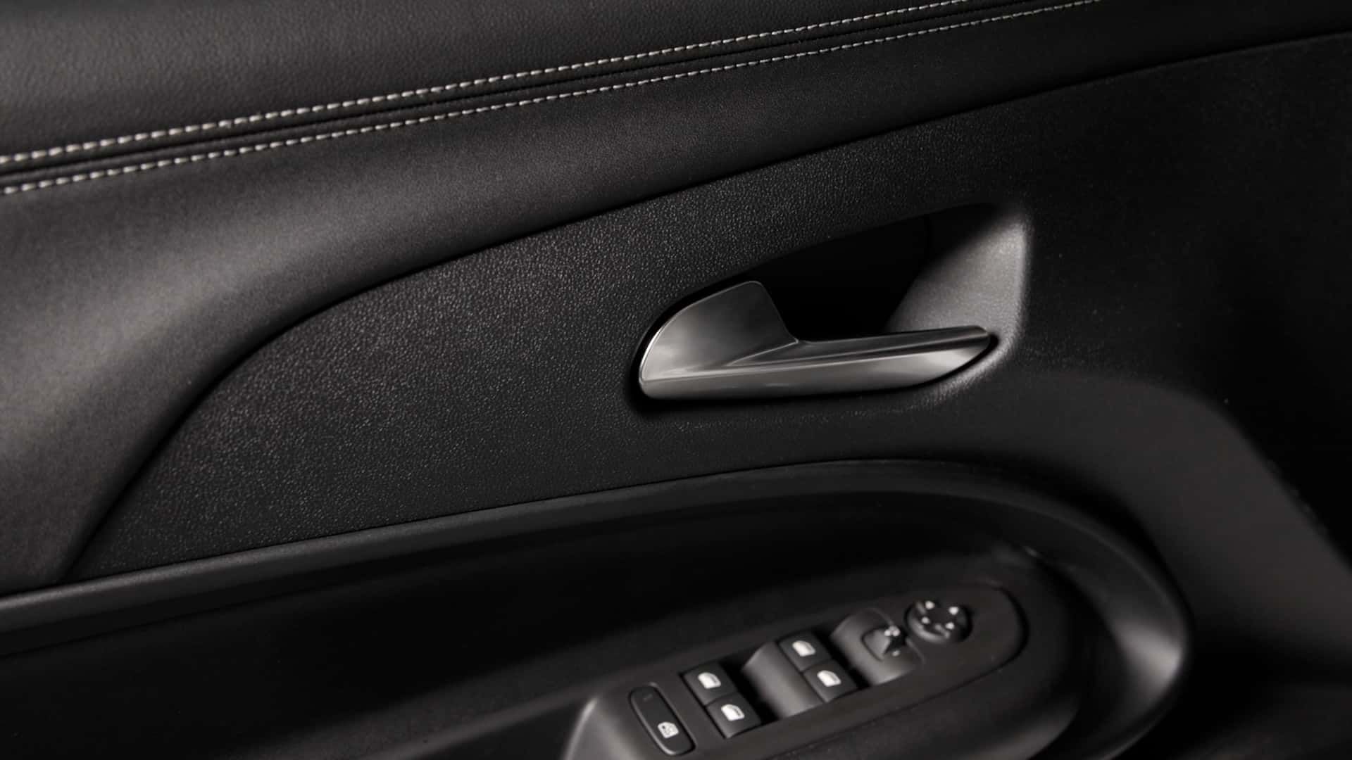 Jeep-revela-interior-do-avenger-brasileiro(7)