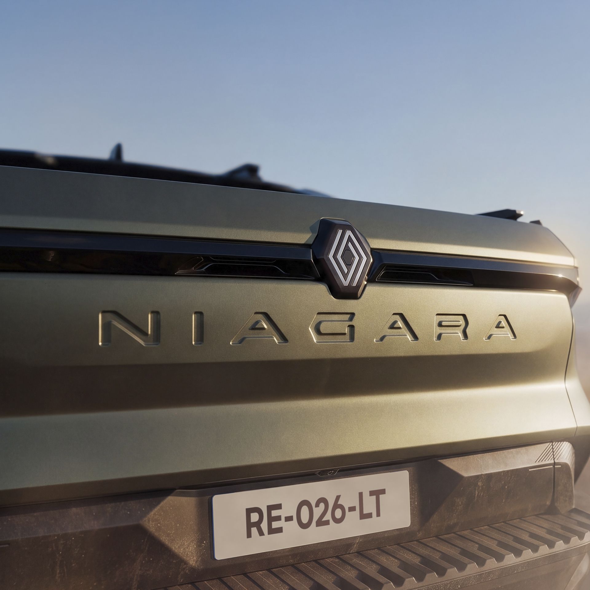 R_NIAGARA_REVEAL_NAME_HD_1x1