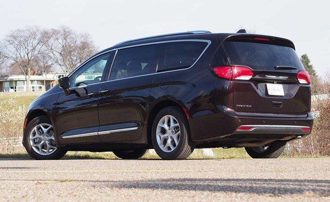 2017-chrysler-pacifica-touring-l-plus-review