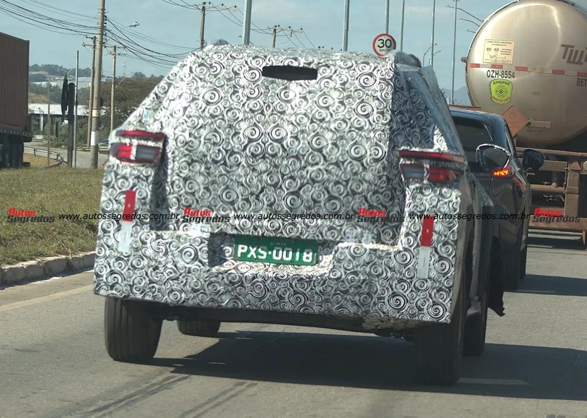 Flagra-fiat-suv-de-7-lugares-projeto-f2u-3