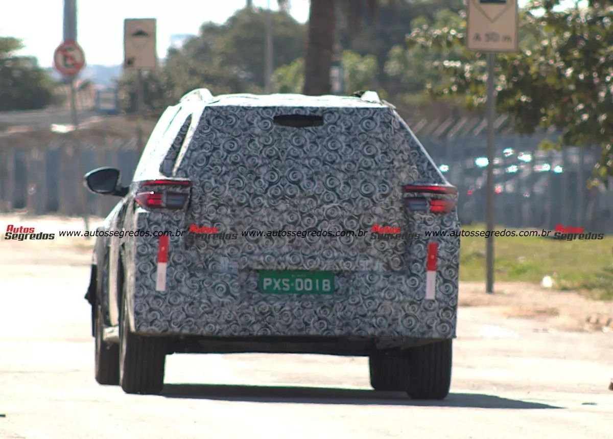 Flagra-fiat-suv-de-7-lugares-projeto-f2u-10